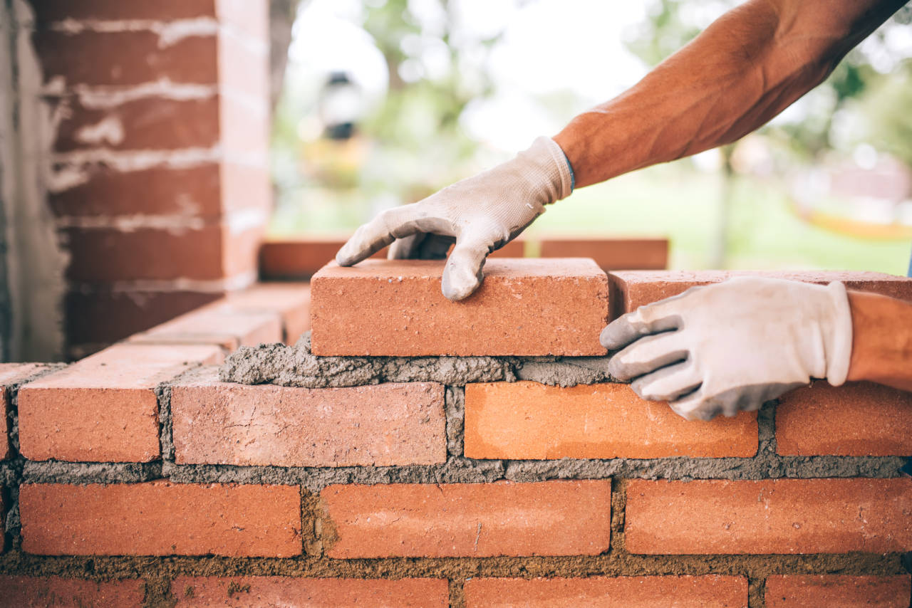 how much does it cost to build a brick house per square foot