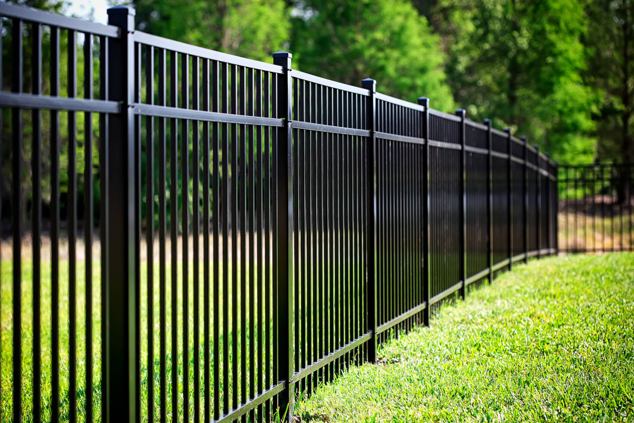 How Much Does An Average Vinyl Fence Cost